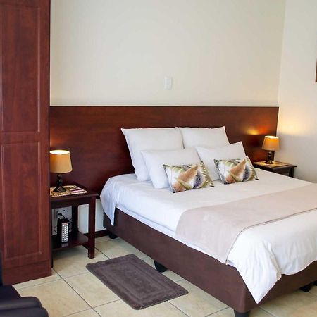 Amohela Guesthouse Midrand Room photo