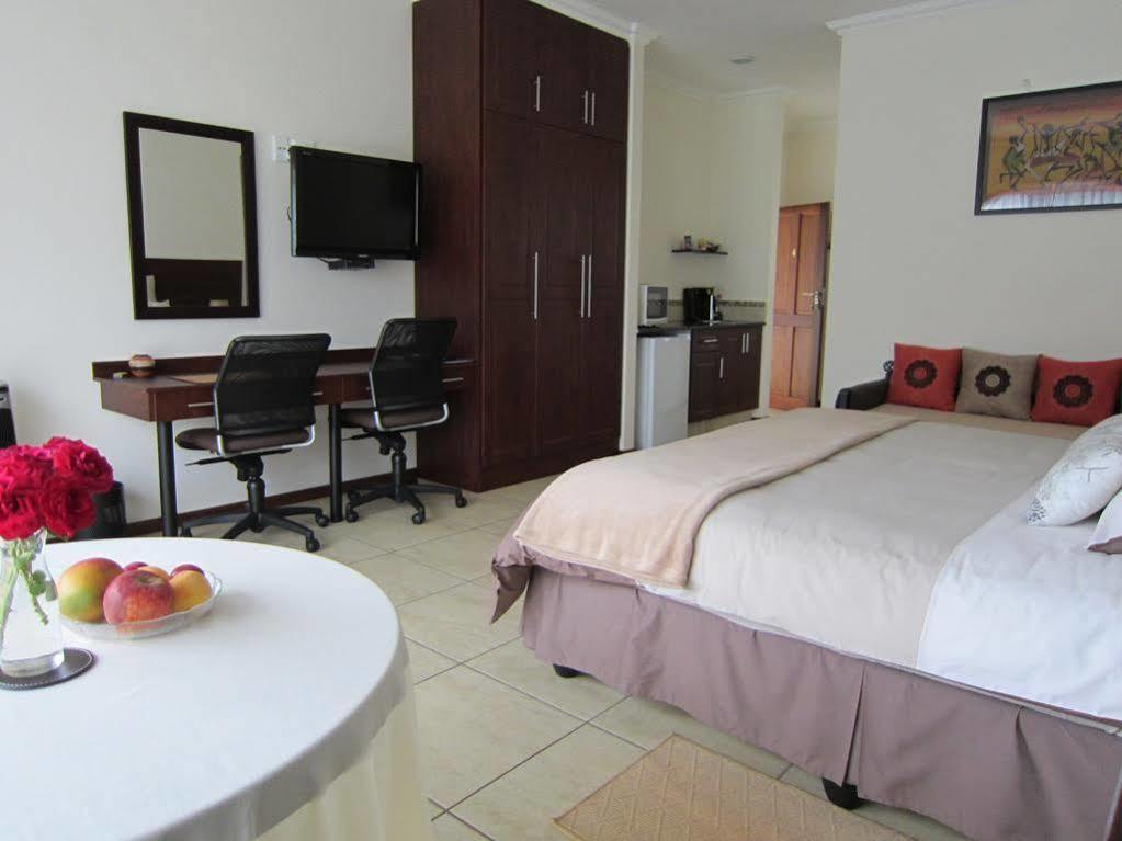 Amohela Guesthouse Midrand Exterior photo